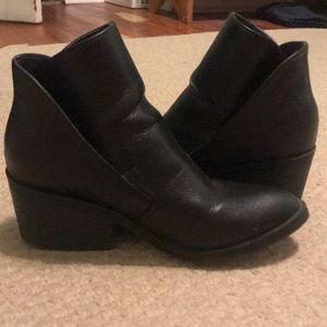 Heeled leather booties
